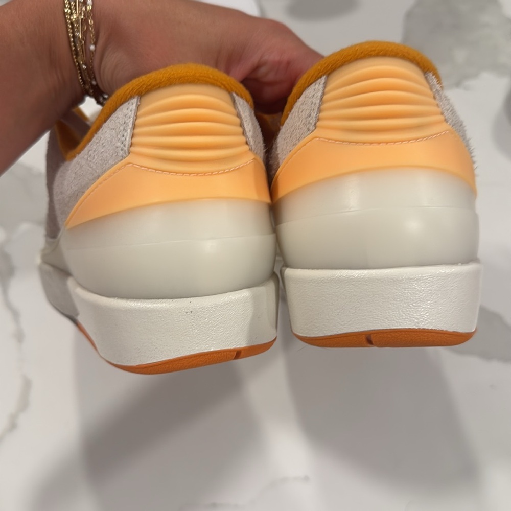 Men’s Air Jordans melon tint Sneakers - Picture 4 of 4